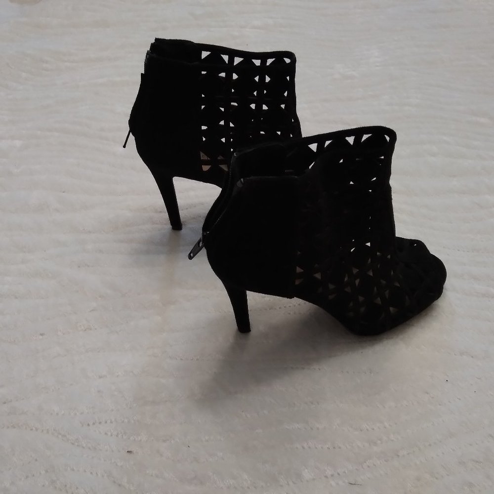 Open toe black boots